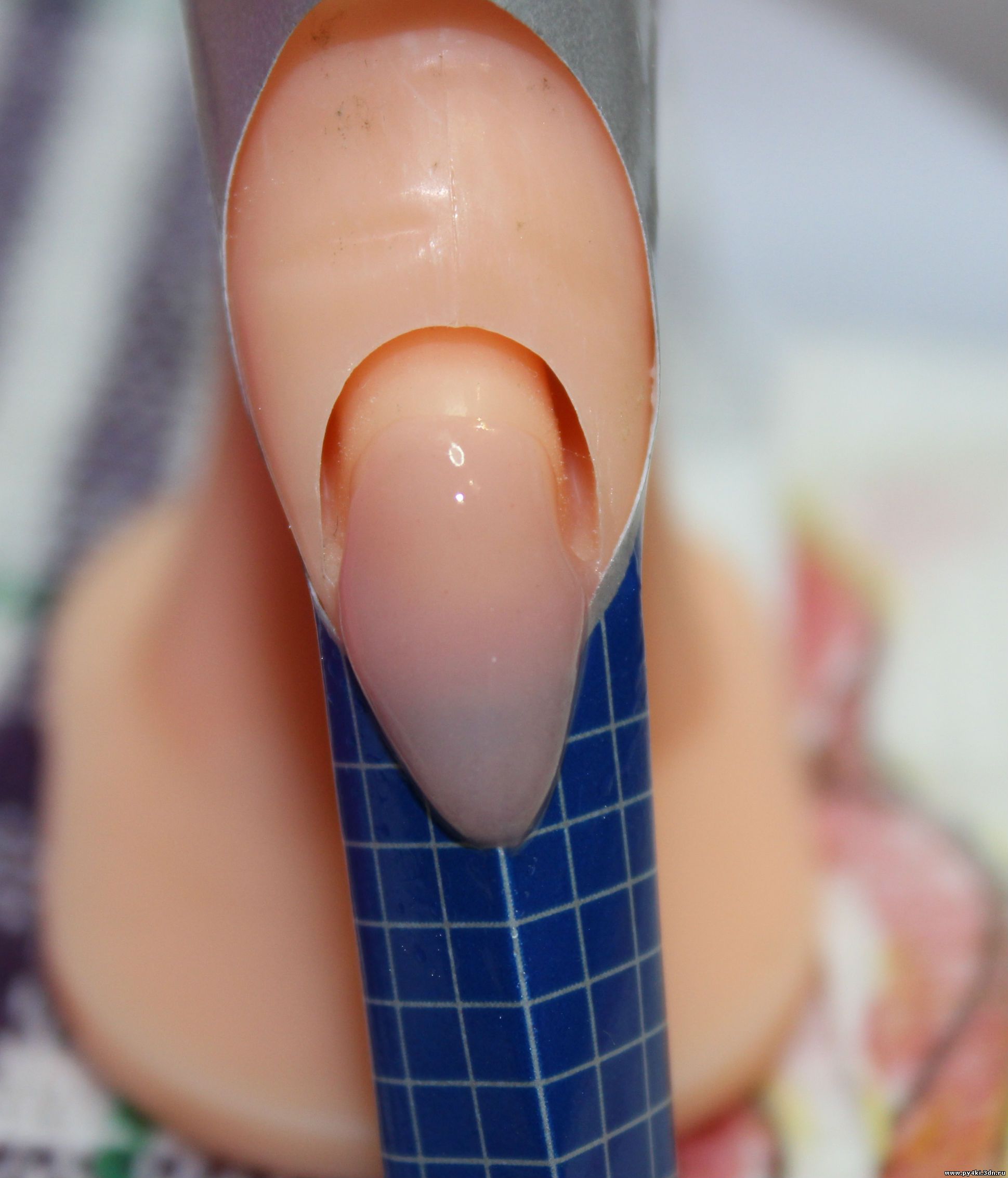 Форма ногтей под. Формы ногтей. Треугольная форма ногтей. Формы для наращивания ногтей. Форма ногтей для маникюра.