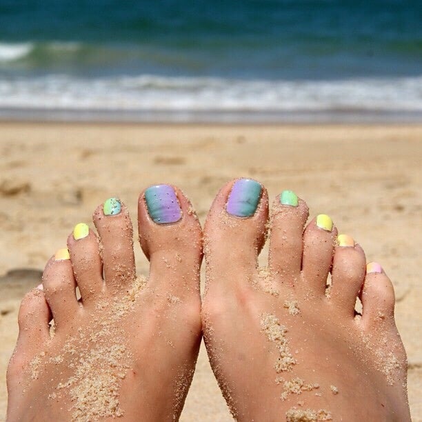 Фото ногтей на лето на ногах