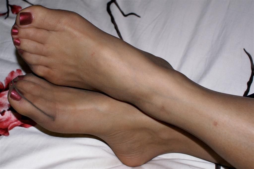 Girls nylon feet